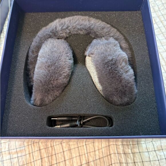 Aroma Season Ear Warmer rechargeable with charging cord in box grey. - Picture 2 of 7